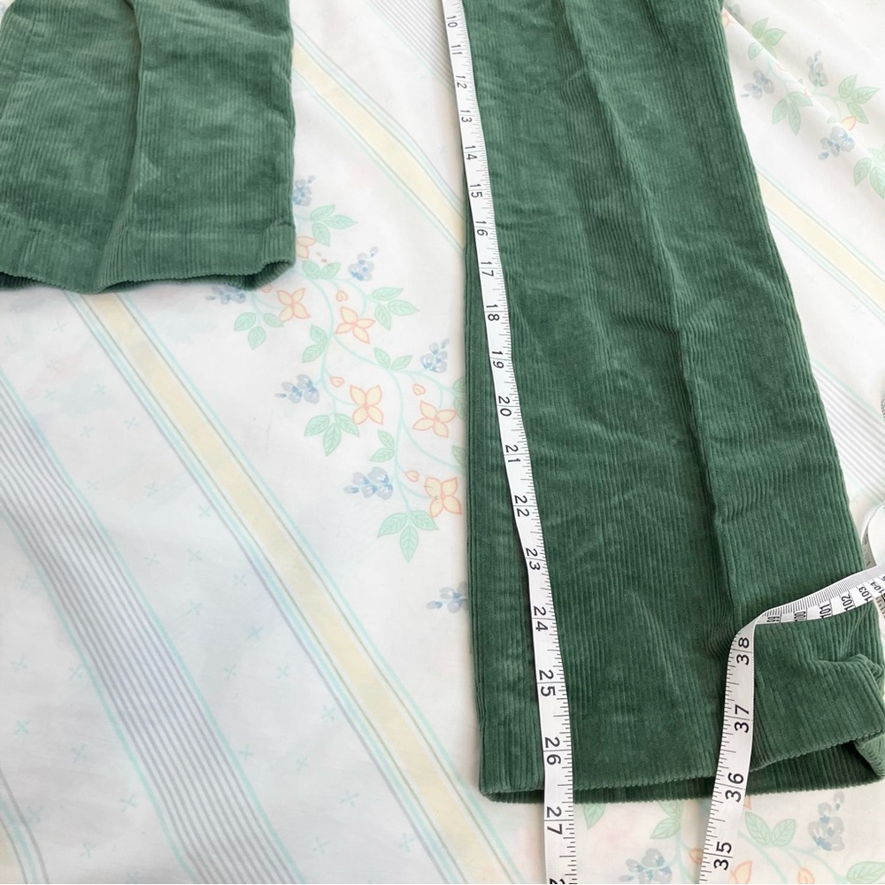 Tuckernuck Ashford green corduroy crop flare pants medium - Picture 8 of 11